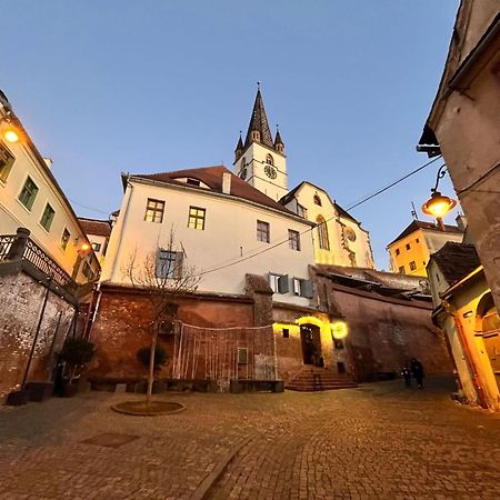 Ultracentral Medieval Apartment Сибиу Экстерьер фото
