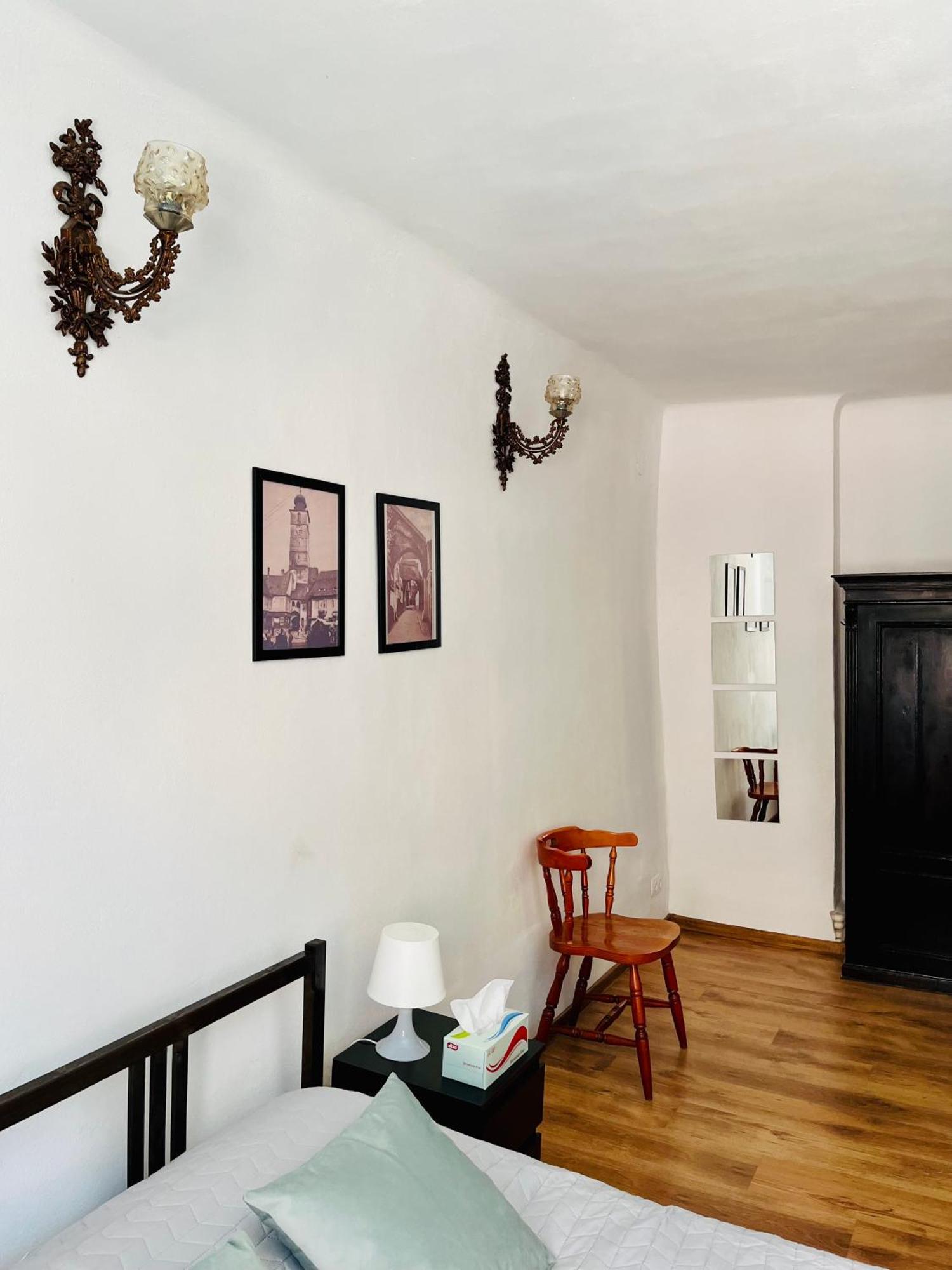 Ultracentral Medieval Apartment Сибиу Экстерьер фото