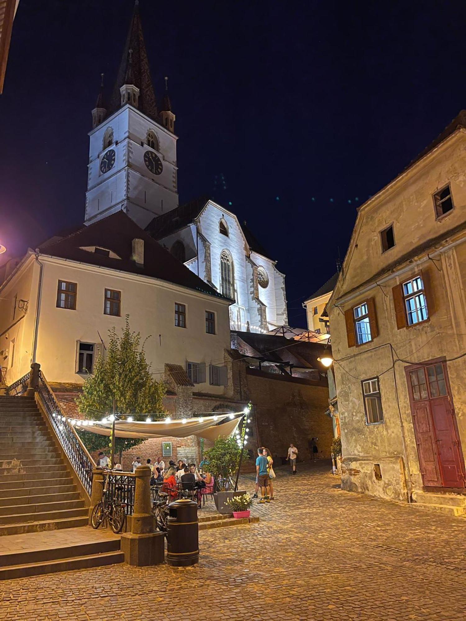 Ultracentral Medieval Apartment Сибиу Экстерьер фото